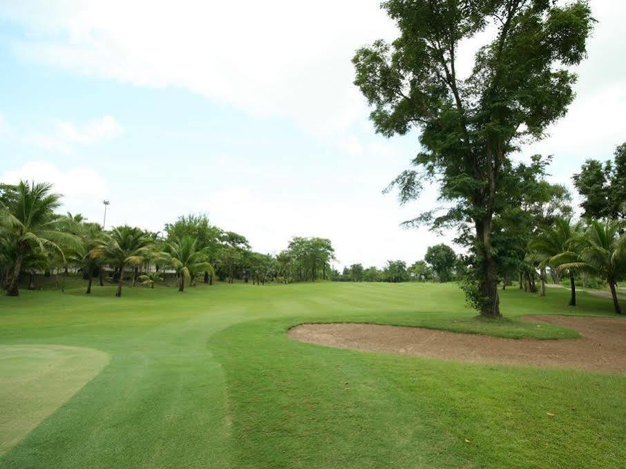 Hôtel Victory Park Golf & Country Club à Nong Khai Extérieur photo